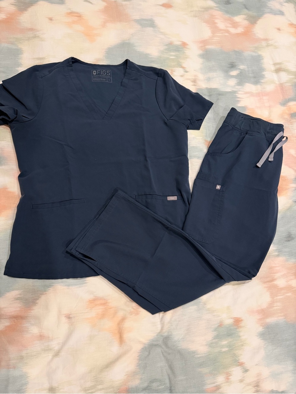 FIGS Women’s Scrub Set